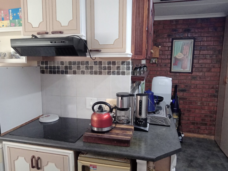 4 Bedroom Property for Sale in Noorsekloof Eastern Cape